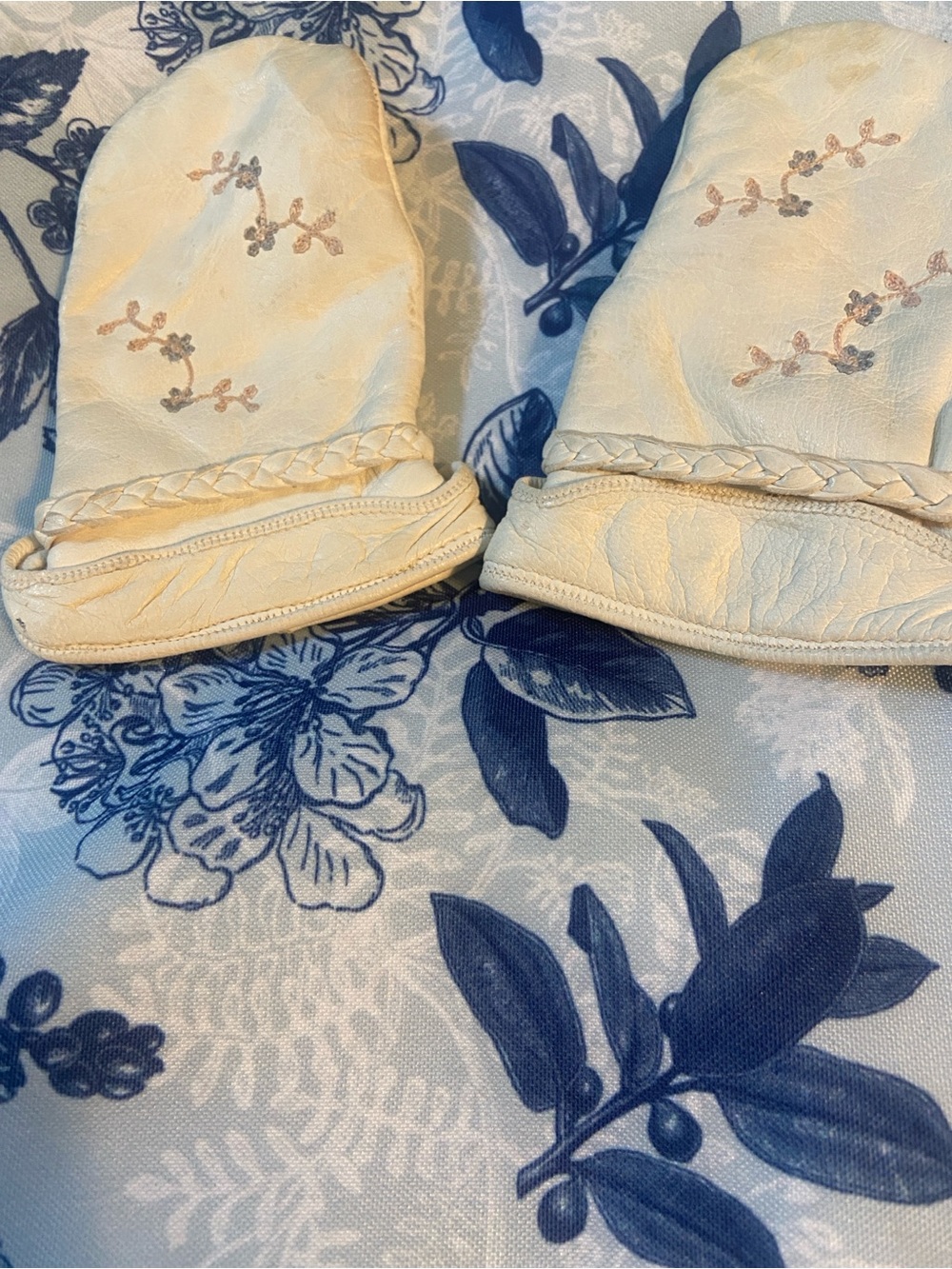 Vintage Baby/Kids Cream Leather Floral-Embroidered Mittens from Paris
